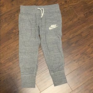 NIKE crop jogger
